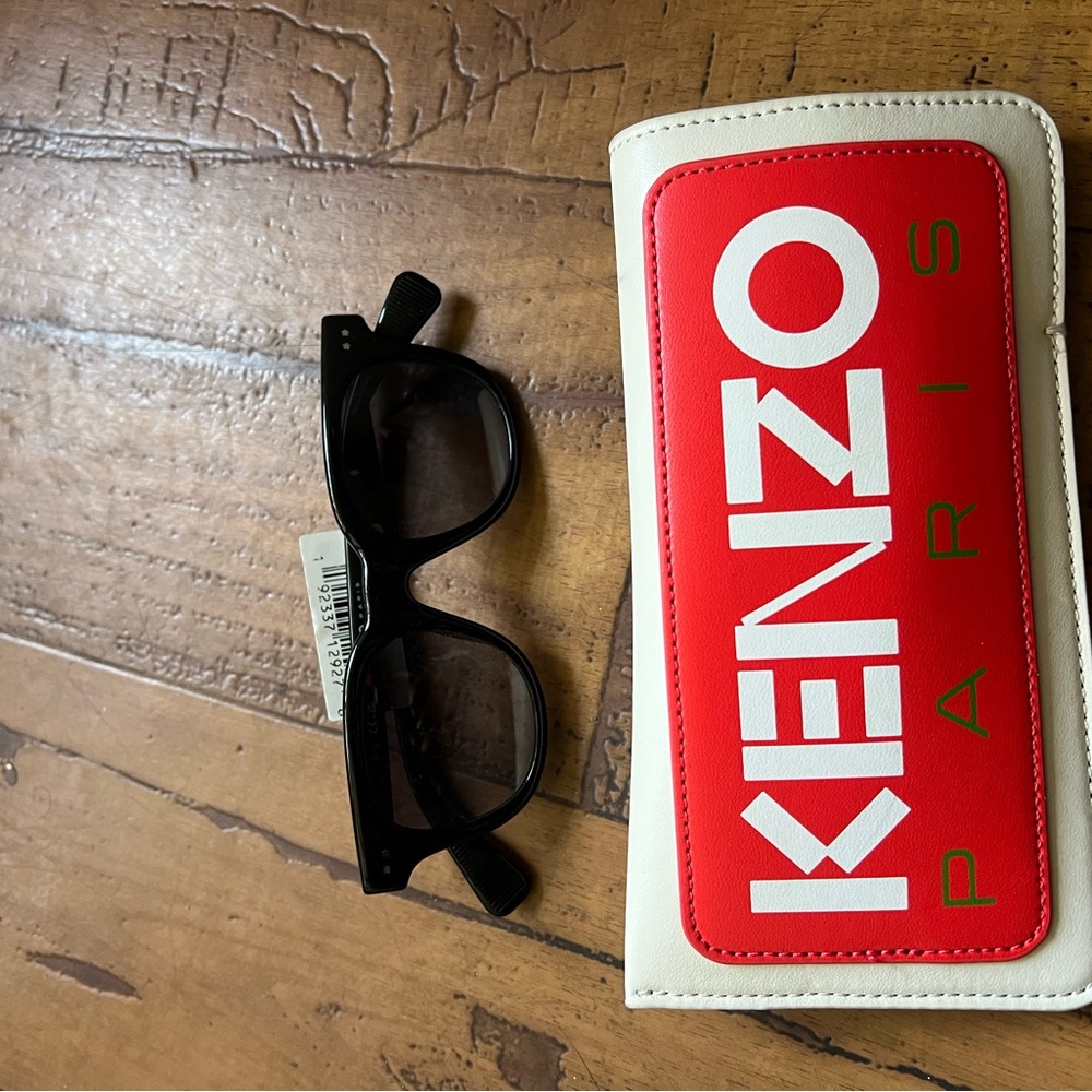 Kenzo black square
Sunglasses brand new with tags case and pouch included - Picture 5 of 6